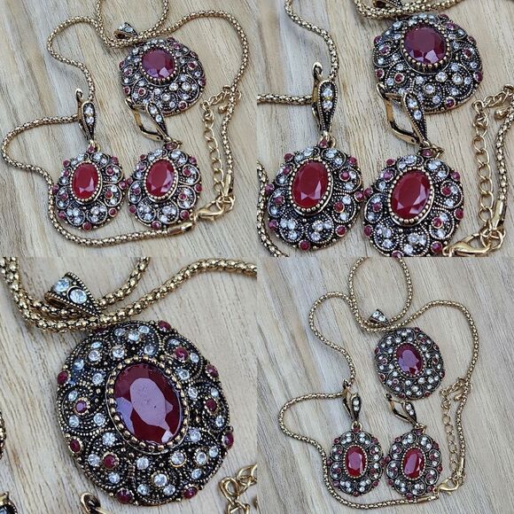 🔹️NIB Wine Red & Rhinestone Earring & Necklace Set - Picture 11 of 12